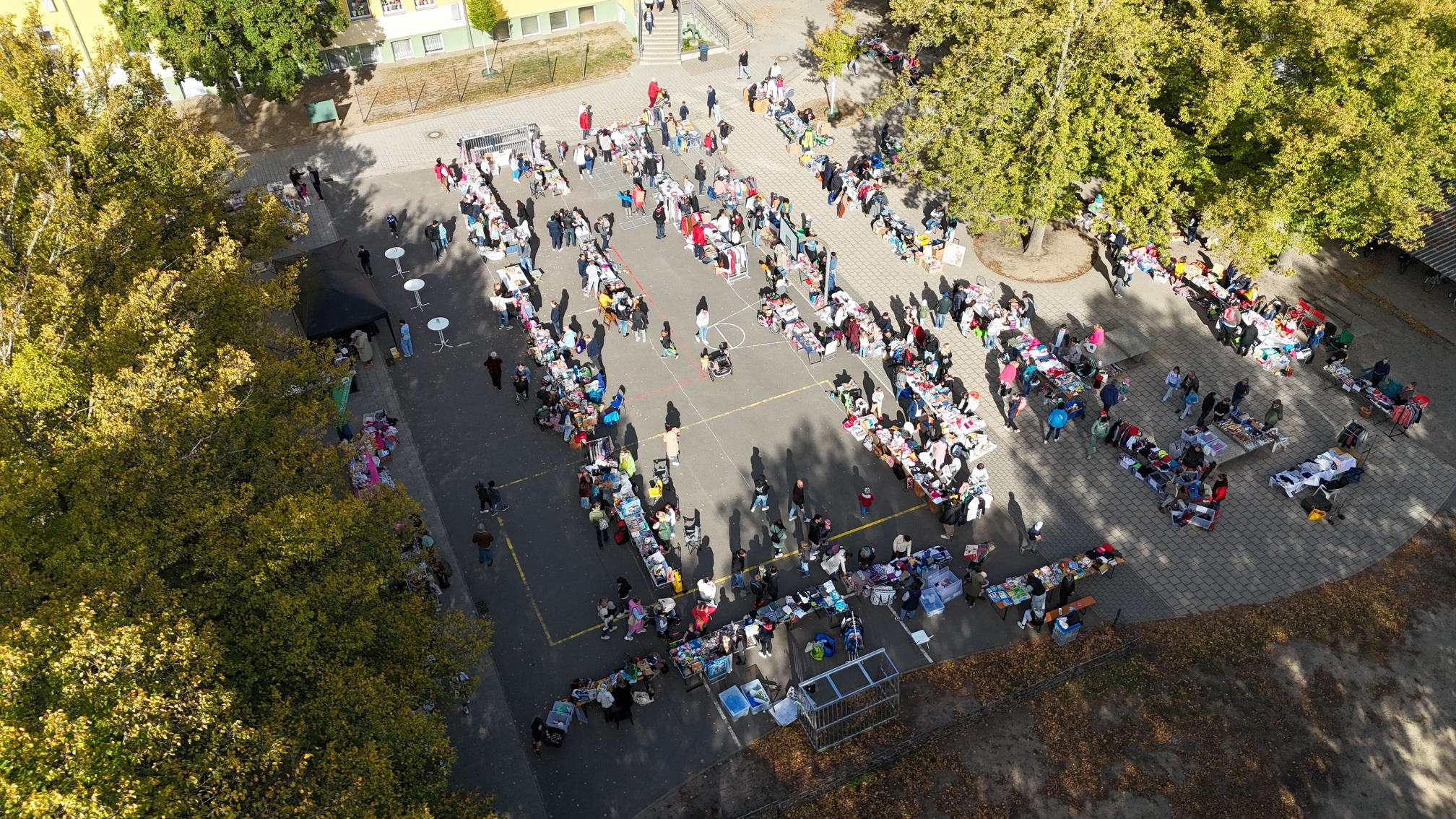 Trödelmarkt in vollem Gange
