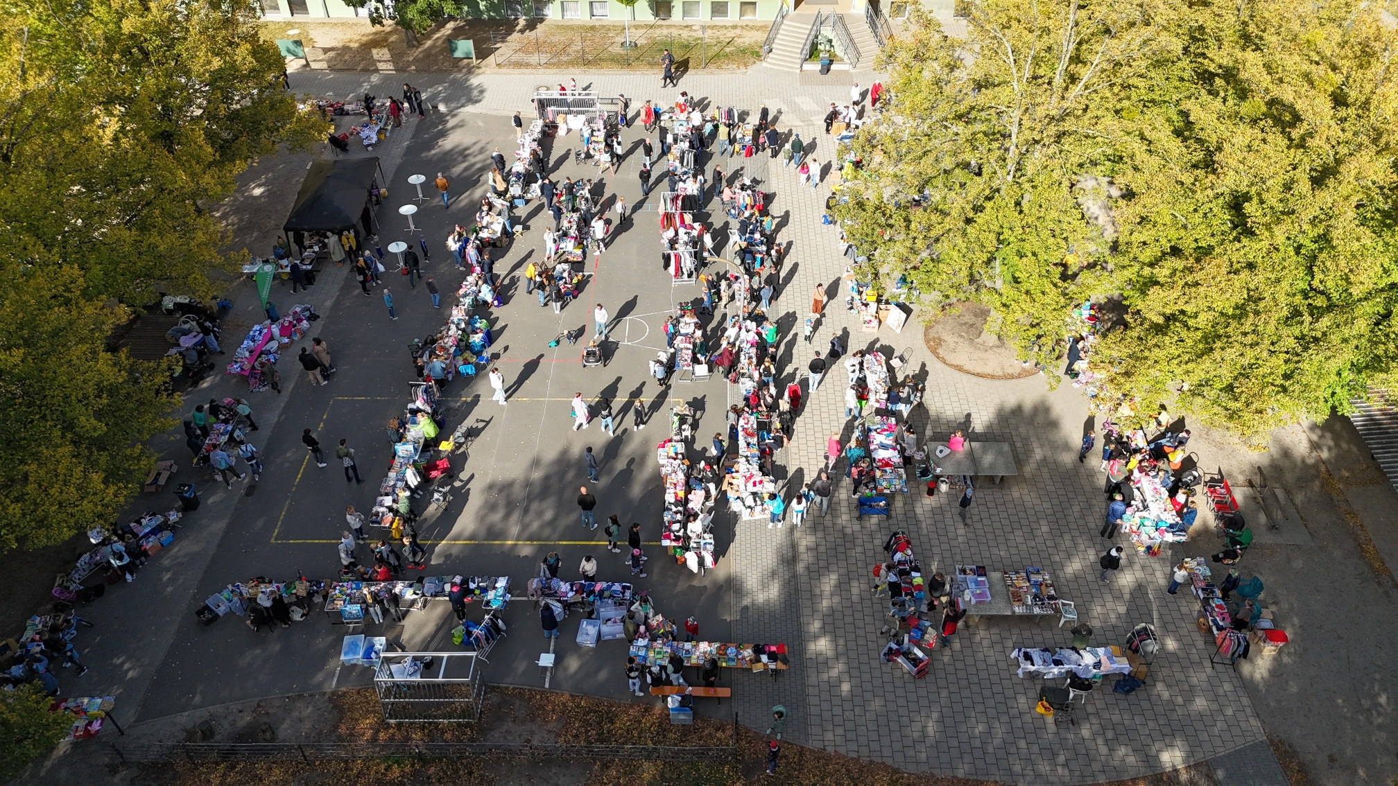Trödelmarkt in vollem Gange