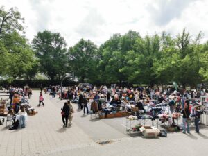 Blick auf den Trödelmarkt