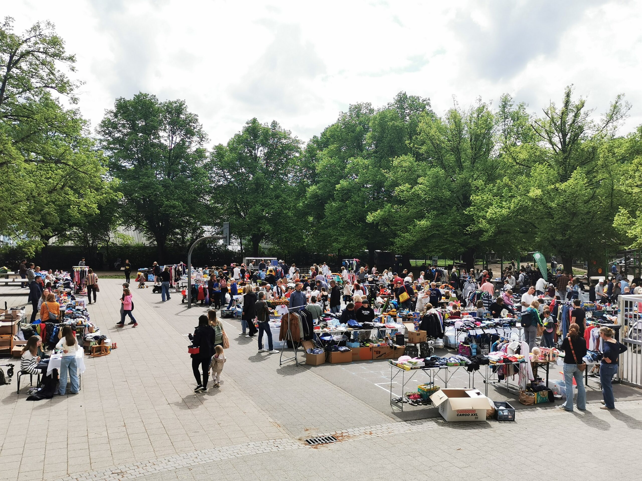 Blick auf den Trödelmarkt